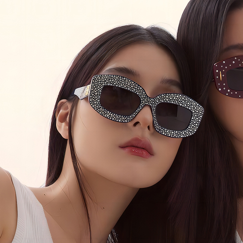 Nuevo estilo rectangular, estilo de Hong Kong, retro, diamantes, pasarela de alta gama, gafas de sol de moda, ropa de moda al aire libre, imprescindible