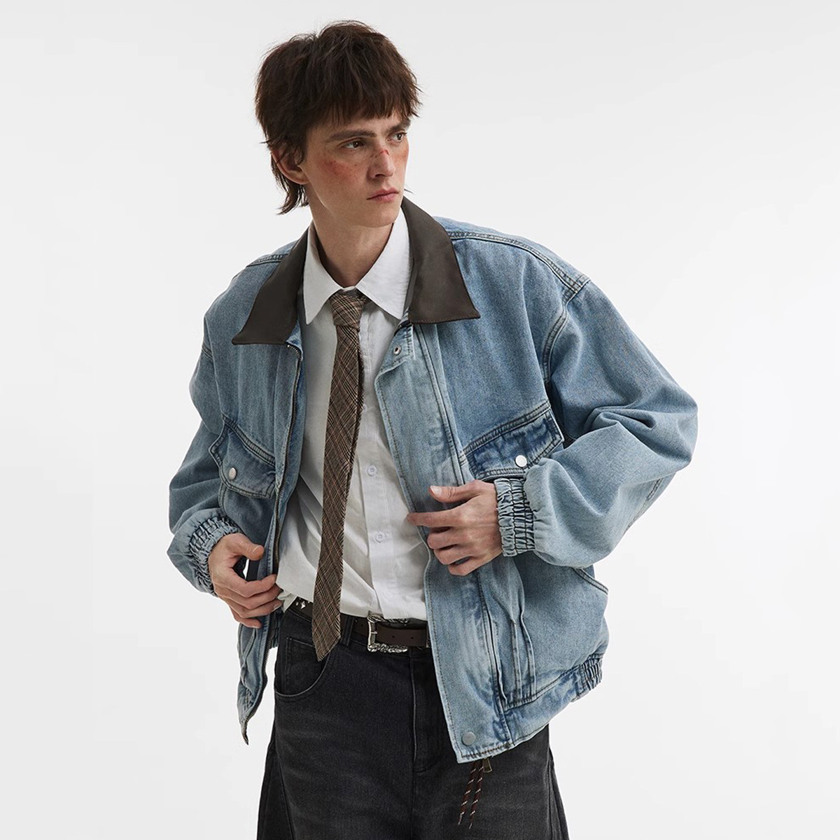 Retro Nostalgic Silhouette Denim Jacket With Street Pleat Splicing And Washed Loose Collar Jacket_voghion.com