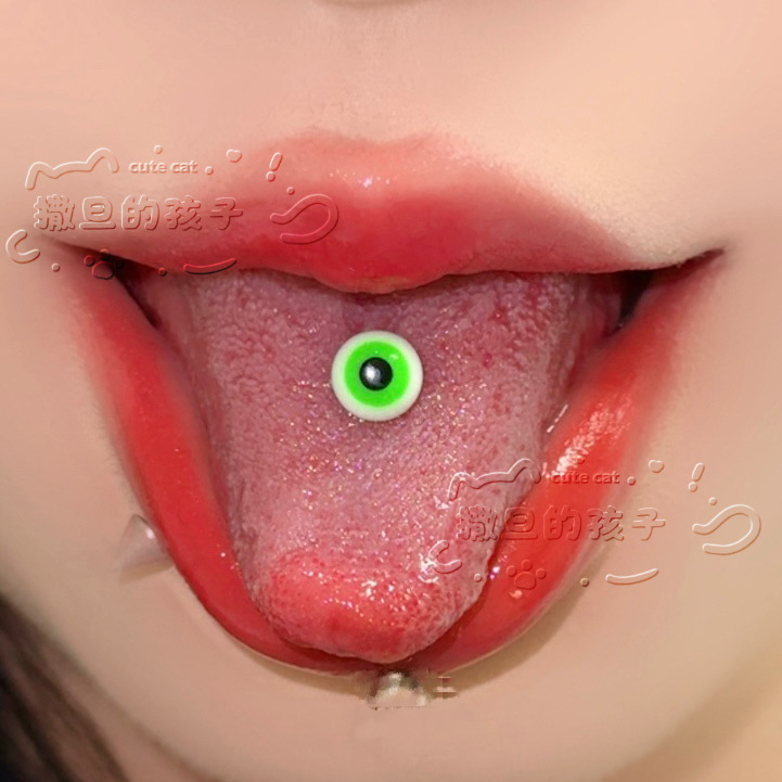 Silver pointed spike labret stud material detail