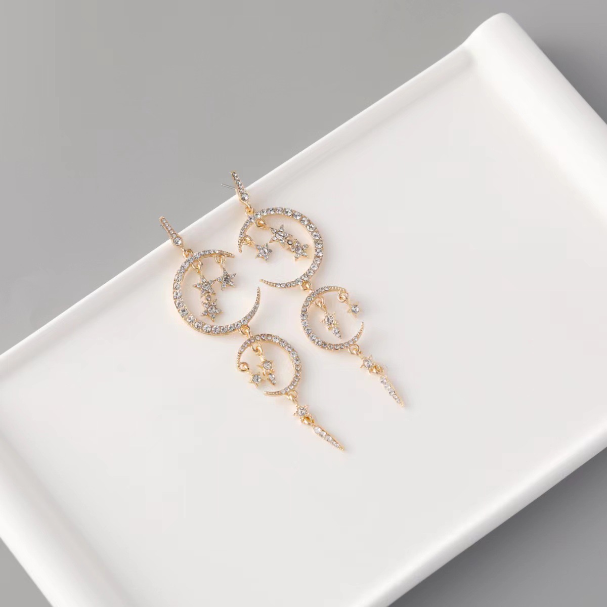 Europeo y americano clásico popular nuevo romántico diamante estrella Luna pendientes largo diamante incrustado elegante mujer pendientes Venta caliente