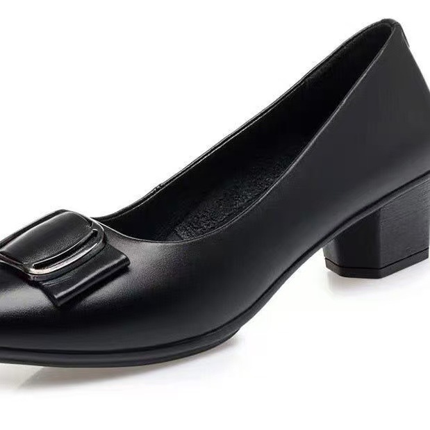 2026 otoño nuevos zapatos de trabajo cómodos de madres de mediana edad zapatos de cuero de mujer zapatos de tacón bajo negro image 6