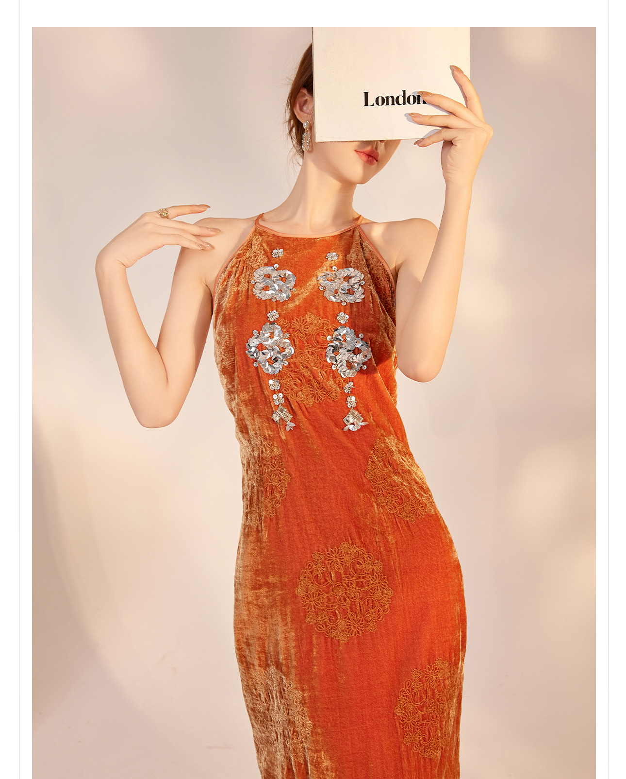 Đầm bodycon dài tay lệch vai cổ yếm chất rayon mềm mại ZX M6128 — Màu đỏ cam chi tiết 10