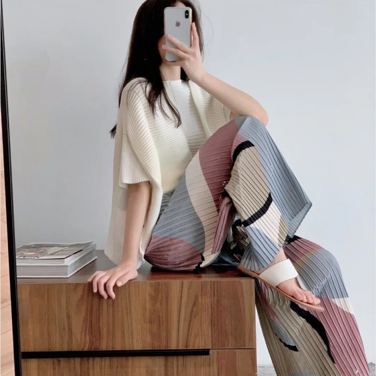 Thin trousers