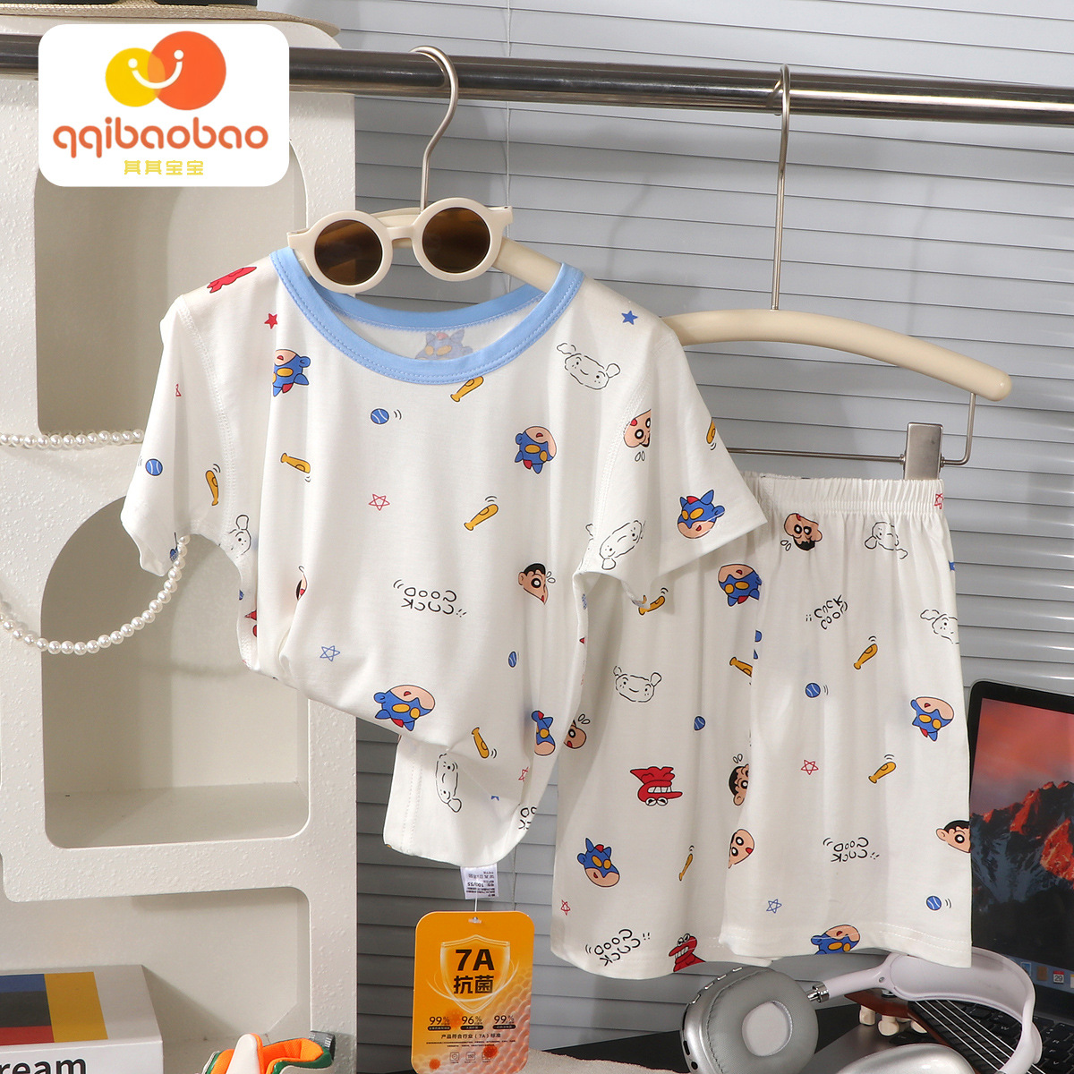 Conjunto de verano de pantalones cortos de manga corta de lyocell para niños y niñas, ropa de dibujos animados con efecto refrescante para niñas.