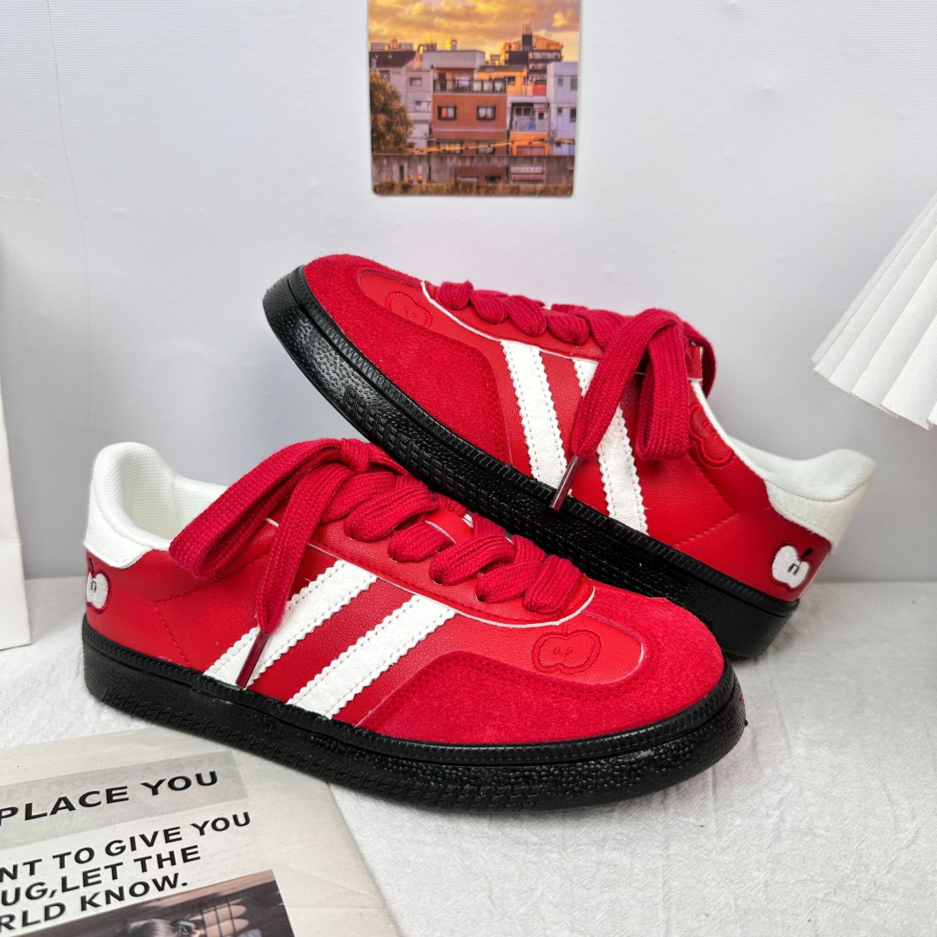 2025 primavera nuevas zapatillas de deporte de todo fósforo estudiantes zapatos de lona coreanos de corte bajo Harajuku zapatos blancos pequeños de nicho Yuanbo 6006