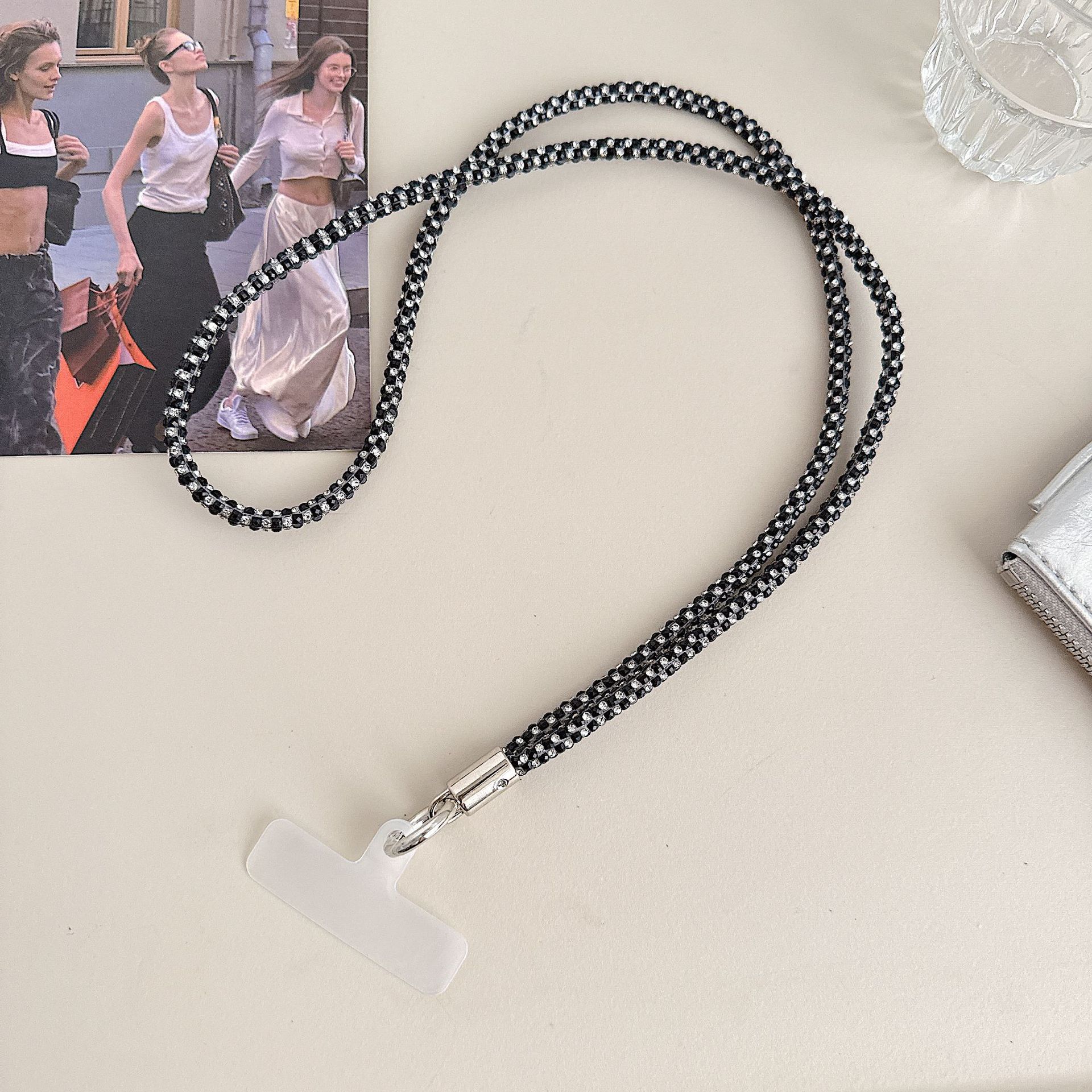 Cadena colgante de teléfono móvil de alta gama hecha a mano de boutique, sensación femenina de alta gama, lujo ligero, cadena colgante de diamante completo, cadena colgante de teléfono móvil de moda, sección larga y corta