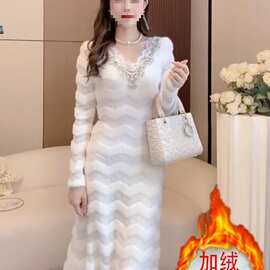 加绒加厚白色针织连衣裙通勤新款感超好看小香风绝美裙子