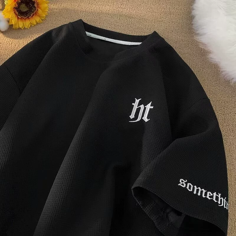 Вафли с коротким рукавом футболка мужская летняя тяжелая минималистская тенденция тренда дикая свободная повседневная вышивка с половиной рукава