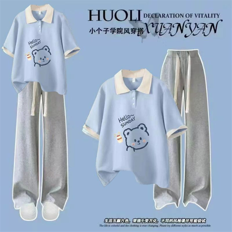 회색 바지 블루 폴로 베어