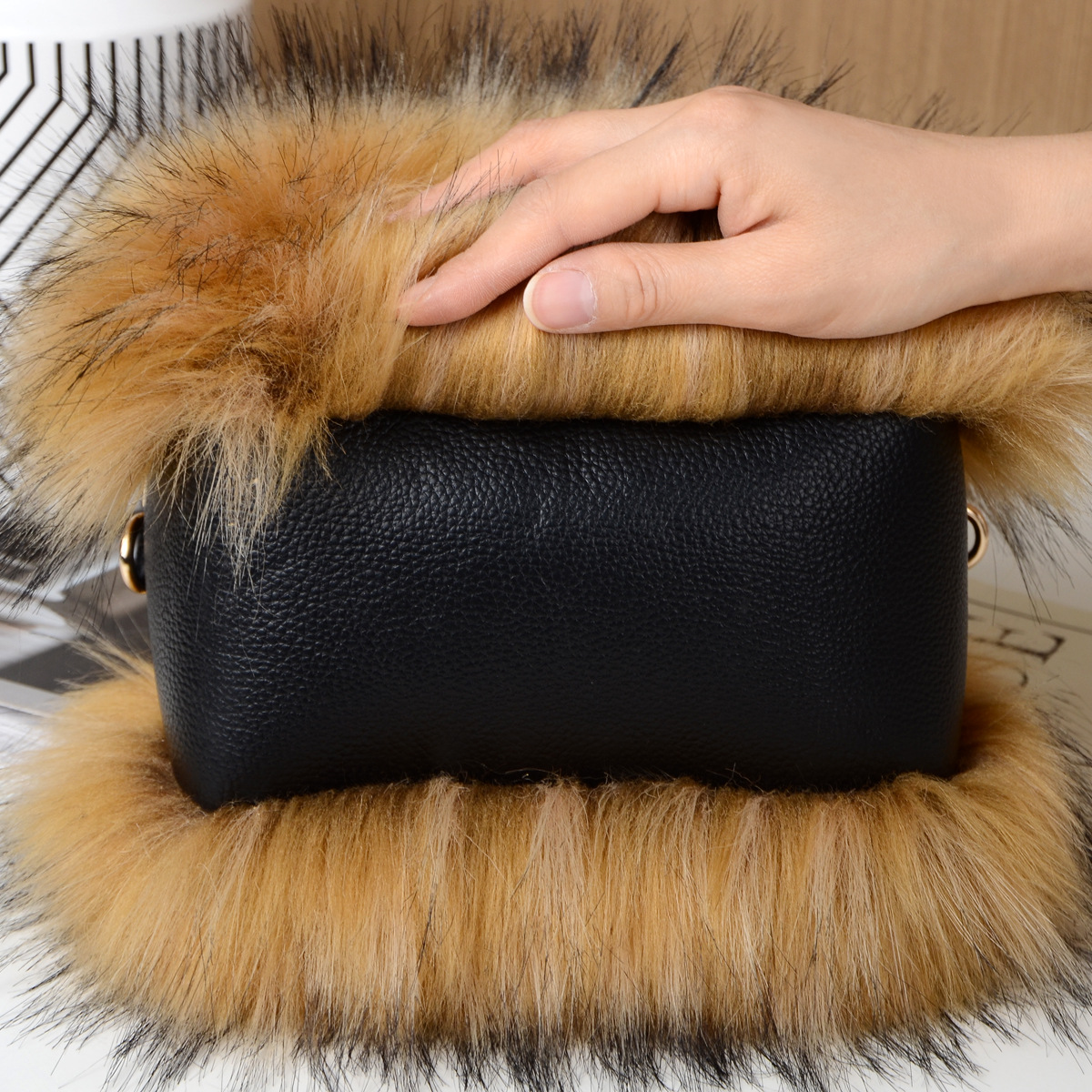 Nuova borsa a tracolla in pelliccia di procione da donna, a forma di cuscino, stile dolce e fresco y2k_voghion.com