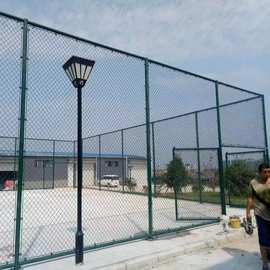 护栏厂家直供楼顶运动场围栏网球场护栏网篮球足球方柱围网带灯柱