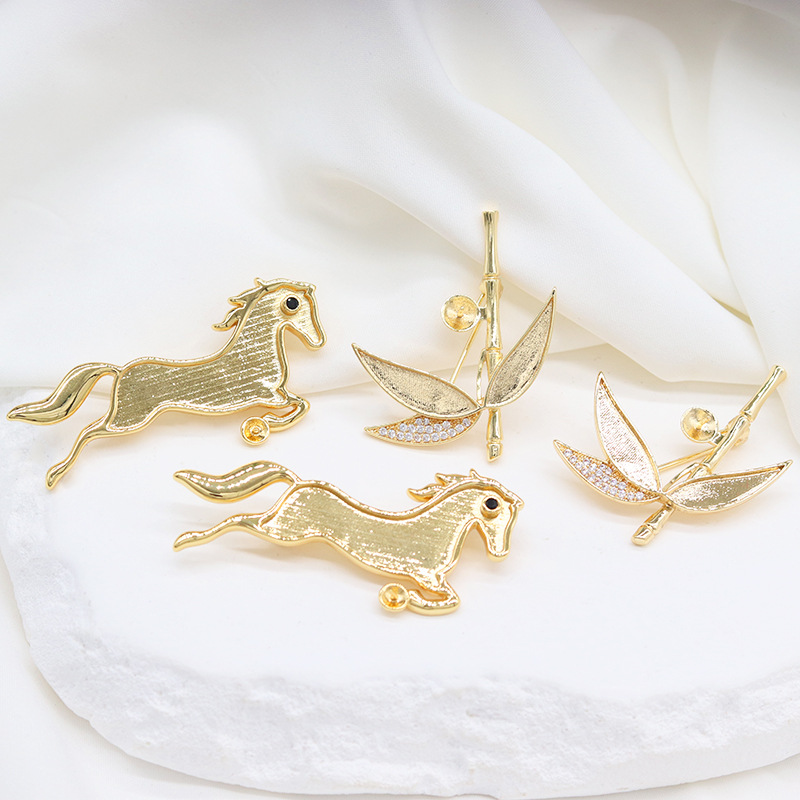 Ma Youqian Natural Mother-Of-Pearl Horse Brooch High-End Temperament Pin Zodiac Horse Brooch New Year High-End Gift for Women