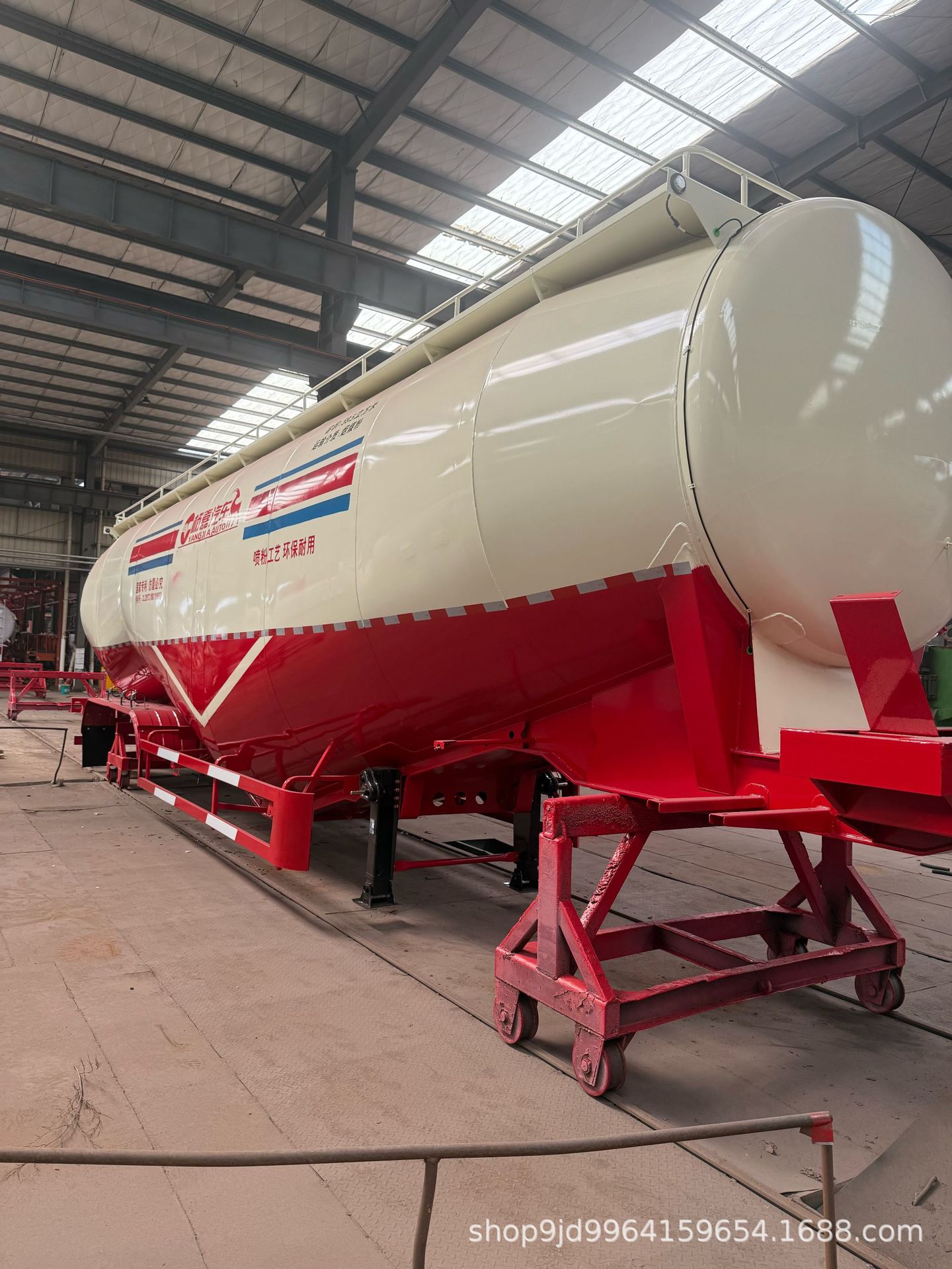 Sales of 55 Cubic Bulk Cement Tank Dry Mixed Mortar Tank Hanging Powder Tank Truck Export Export Cement Tank Truck Cross-Border