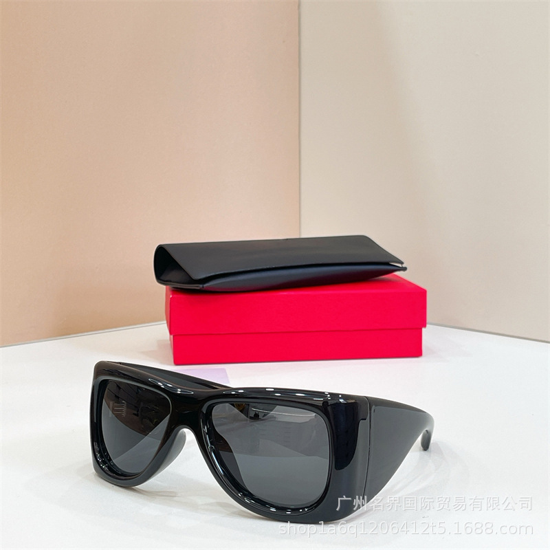 Luxury Designer Sunglasses for Men and Women, Retro European and American Fashion, Fashion Show Sunglasses, Trendy Glasses 902