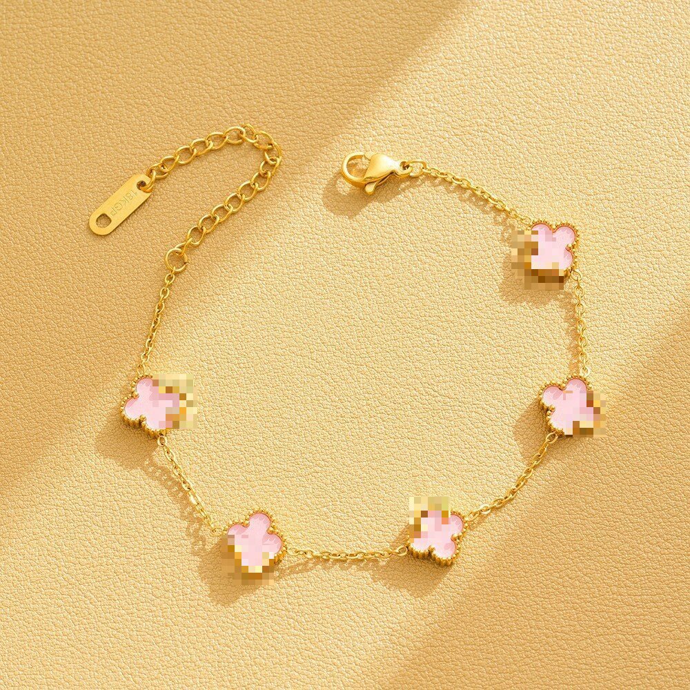 Pulsera de trébol de acero titanium vendedora caliente transfronteriza europea y americana con incrustaciones de concha pulsera colgante pulsera de diseño avanzado sin desvanecimiento al por mayor