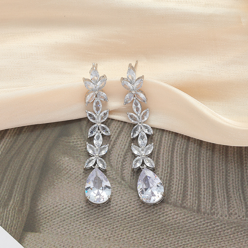 Elegante øreringe med dråbedesign i sølv til kvinder_voghion.com