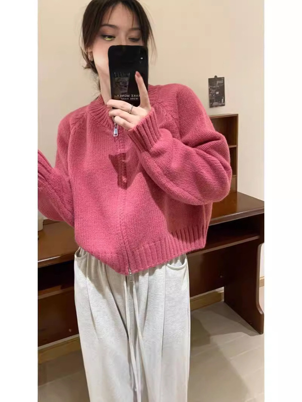 小柄な小さい丸首のファスナーのキャンディー色のニットのカーディガンの女性の秋冬の新型はやせている気質のセーターのコートを現します。|undefined