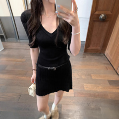 设计感V领中袖针织连衣裙女装潮2025早秋季新款美式好看的小裙子
