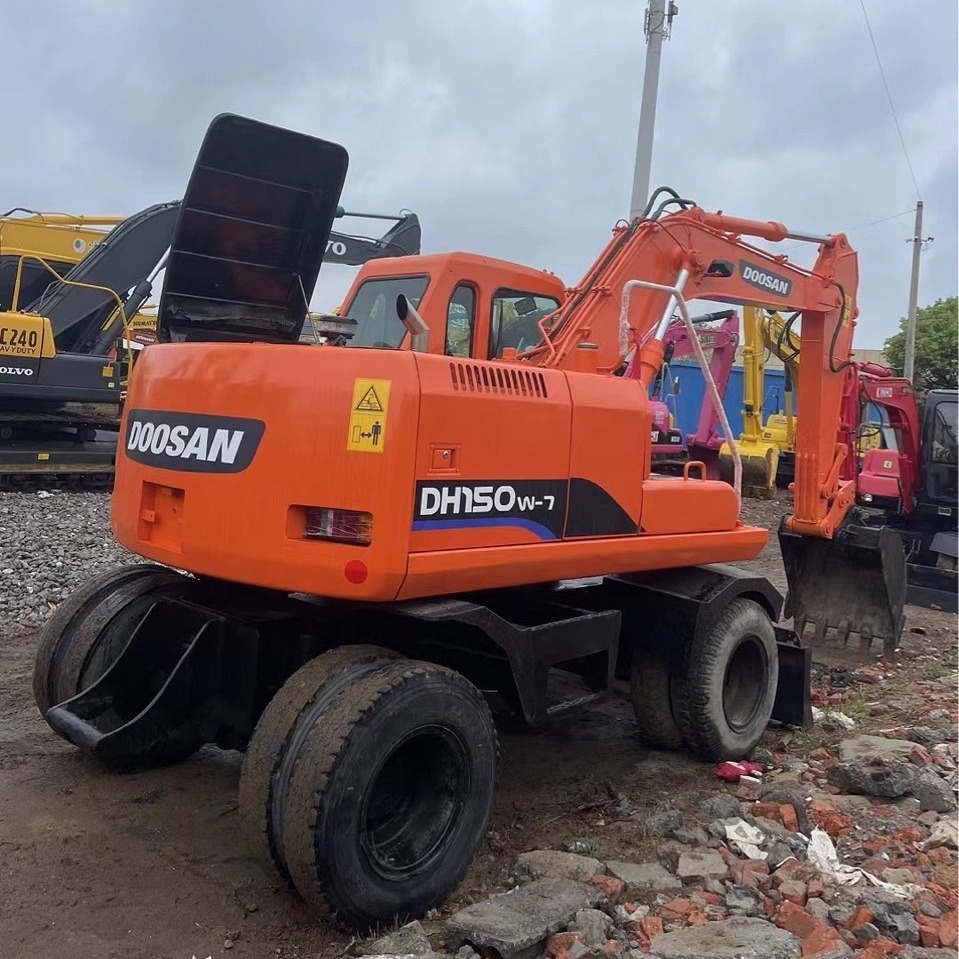 Línea de exportación nacional y extranjera de segunda mano 150 excavadora de neumáticos 200 210 220 excavadora doushan 50% descuento