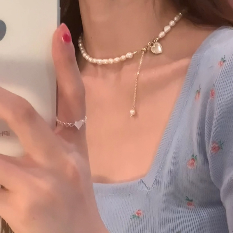 Titanium Steel Butterfly Pearl Necklace for Women, Versatile Niche Clavicle Chain, Stainless Steel Non-Fading Jewelry, Simple New Pendant