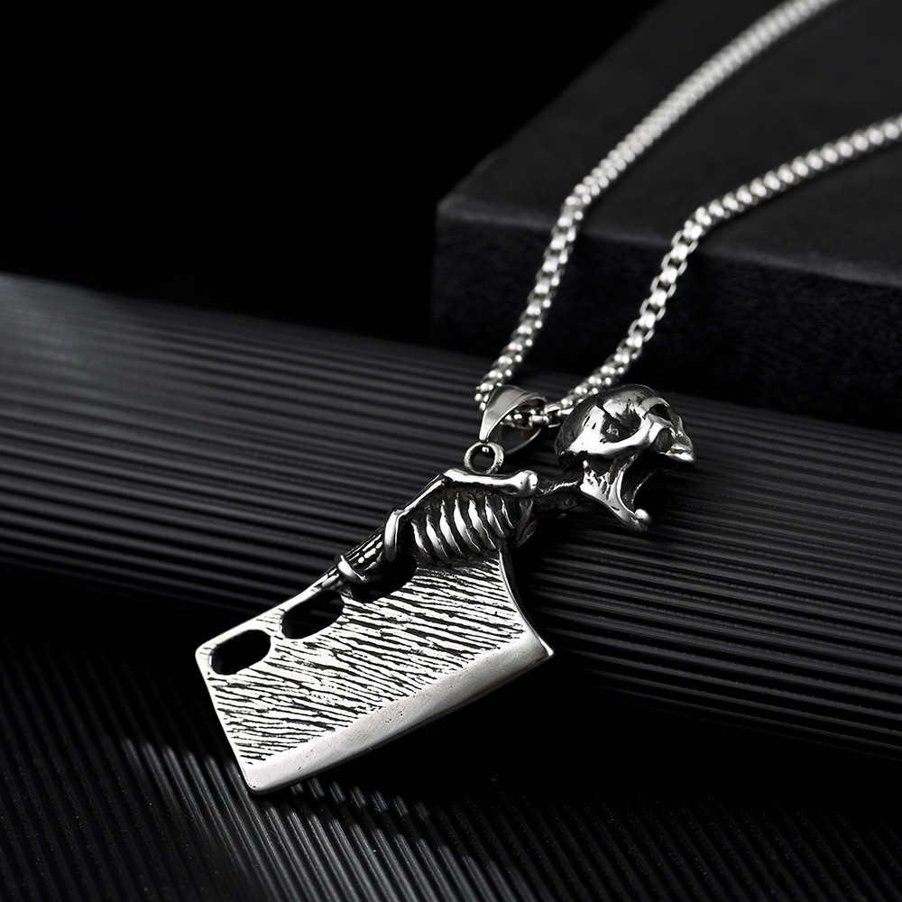 Collier homme style punk tête de mort et épée en acier inoxydable_voghion.com