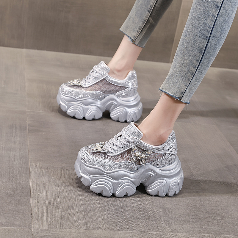 Giày sneaker nữ đế dày tăng chiều cao mặt lưới thoáng khí đính đá — Màu trắng