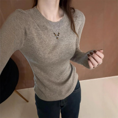 韓国系のシンプルな基礎モデルの丸首ニットの底のシャツの女性の秋冬の新型の気質の中で身を修めるのはやせている薄いセーターです。