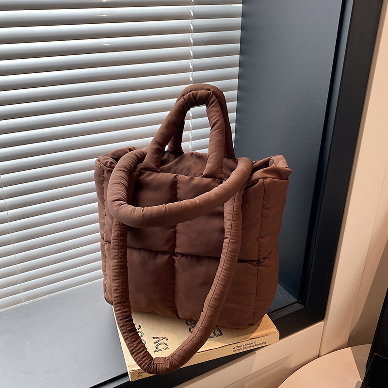 Cotton-Padded Women's Bag, Simple Checkered Handbag, Cross-Border Trend, Niche, Soft, Lightweight, Large-Capacity Handbag for Women 2026 Cotton-Padded Women's Bag, Simple Checkered Handbag, Cross-Border Trend, Niche, Soft, Lightweight, Large-Capacity Handbag for Women 2026