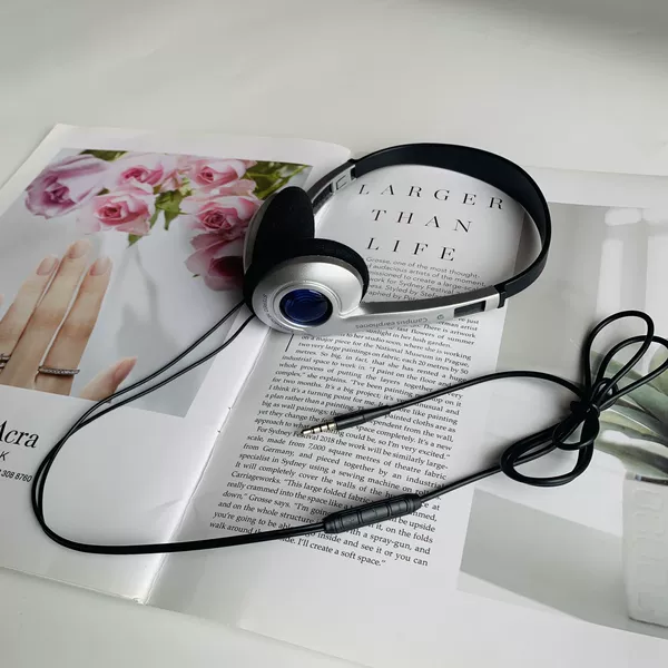 Upgraded version of campus gem blue wired headphones (dedicated to round holes)