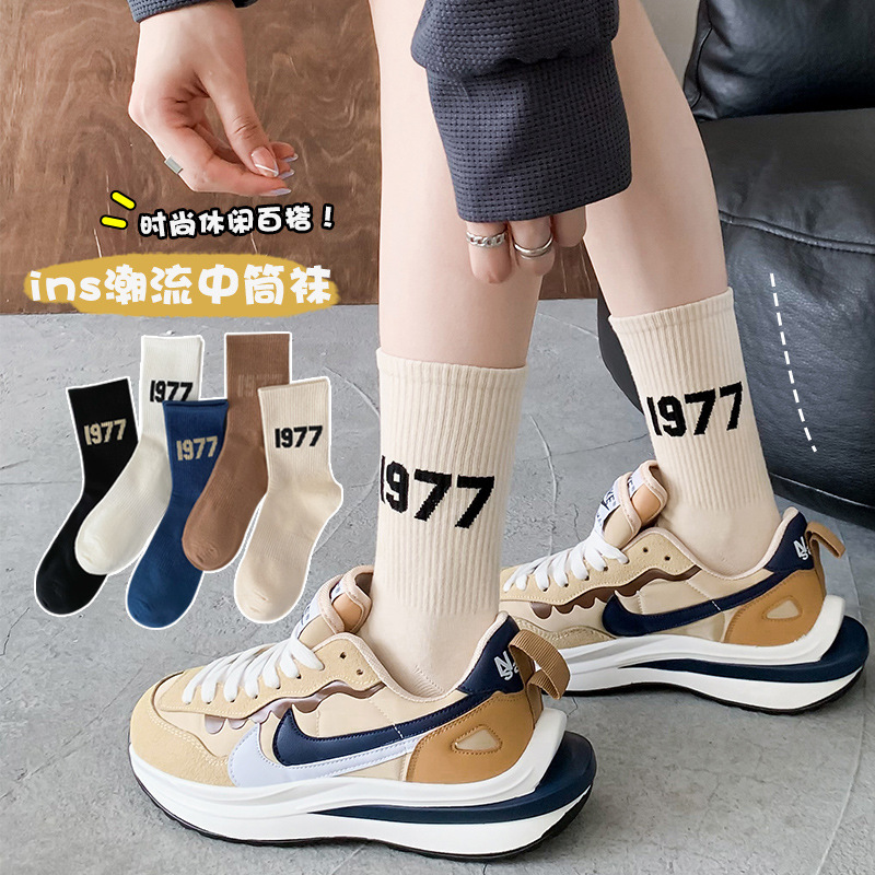 Fog1977 Autumn and Winter Trendy Socks for Men and Women, Versatile Fashionable Cotton Socks, Mid-Calf Socks, Street Skateboard Style, Suitable for All Seasons