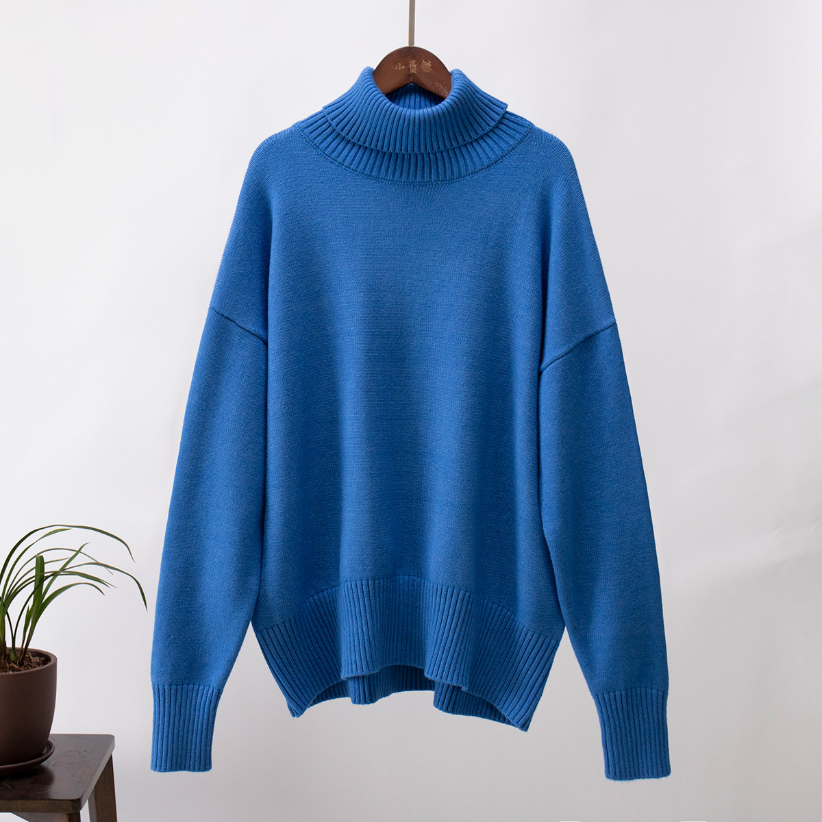 Suéter de cuello alto de Amazon transfronterizo para mujer 2025 Suéter suelto de otoño e invierno europeo y americano Suéter clásico de color sólido de todo fósforo