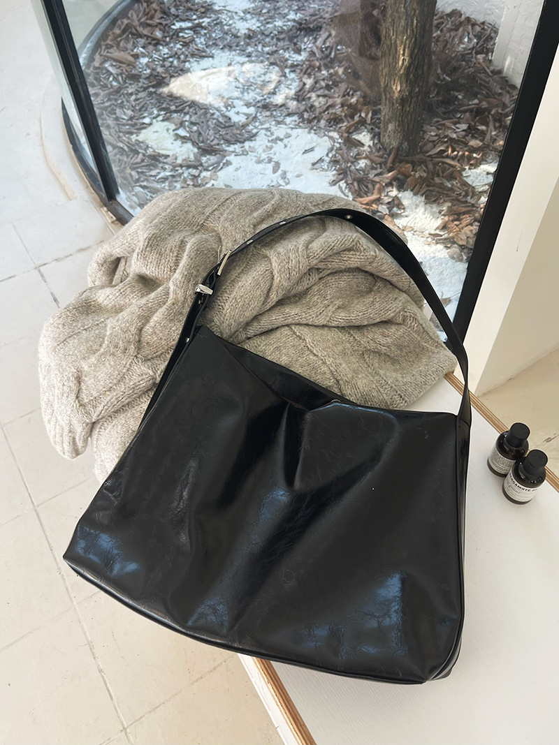 New Black Soft Leather Large Capacity Commuter Leisure Tote Women's Korean Fashion One Shoulder Crossbody Bag_voghion.com