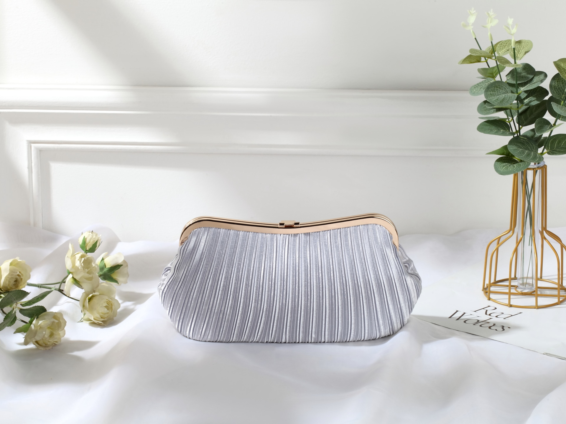 Comercio electrónico transfronterizo Estilo japonés Hardware plisado europeo y americano Bolsa de banquete Bolsa de vestir Bolsa de embrague Bolsa de noche Bolsa de fiesta