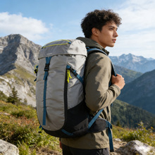 男女户外登山包30L轻便大容量旅行背包运动骑行徒步露营双肩包