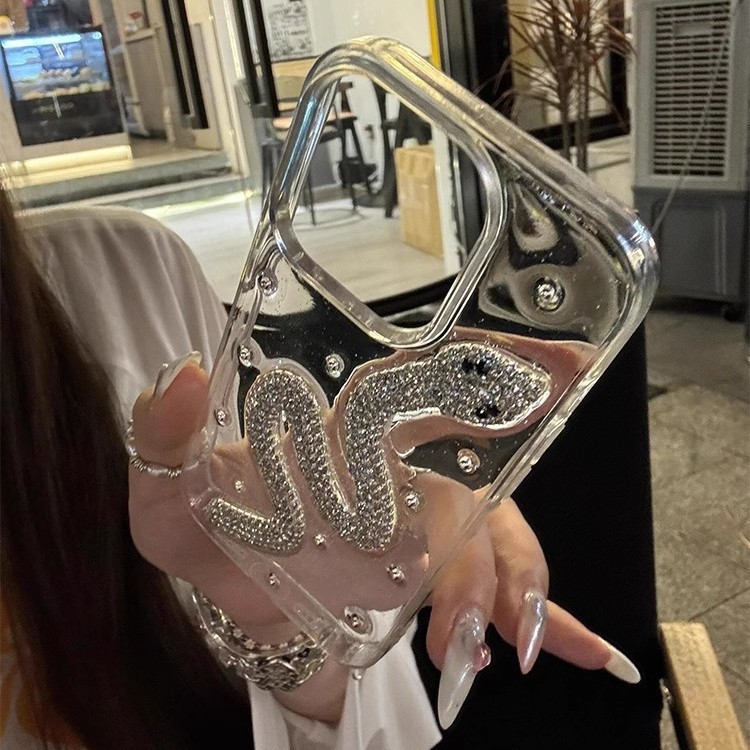 Three-dimensional diamond snake