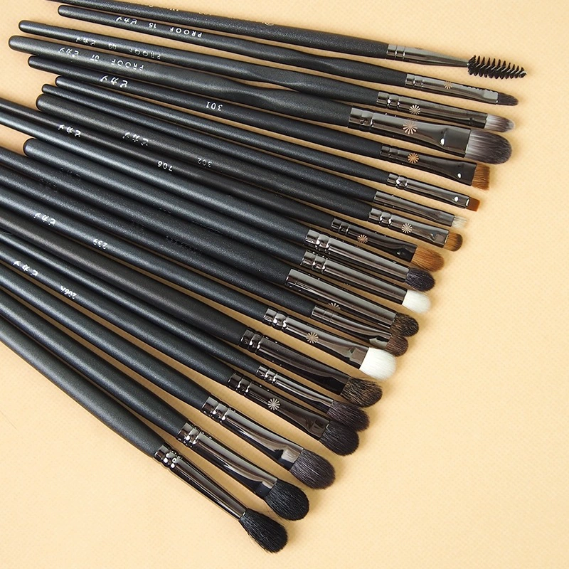 Makeup brush set — foundation, contouring, concealer, powder and eye brushes