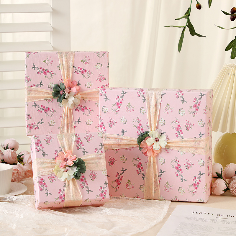 Nueva caja de regalo de flores caja de regalo de mano de alta gama pequeña bolsa de cosméticos de lápiz labial cuadrado fresco fabricante de cajas al por mayor