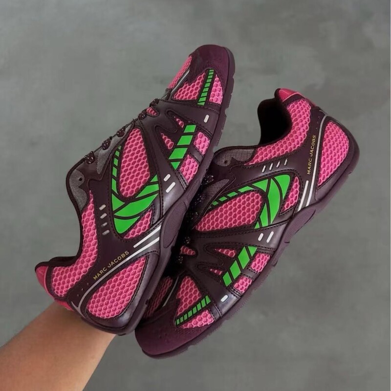 MARC JACOBS MJ classic lettered fabric low-top casual sneakers, versatile trendy shoes for commuting MARC JACOBS MJ classic lettered fabric low-top casual sneakers, versatile trendy shoes for commuting