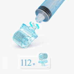 新型三合一セットは頭の小さいローラーのマイクロニードルの皮膚の針の外の分泌体の頭皮の112を交換して自動的に液体を出します。