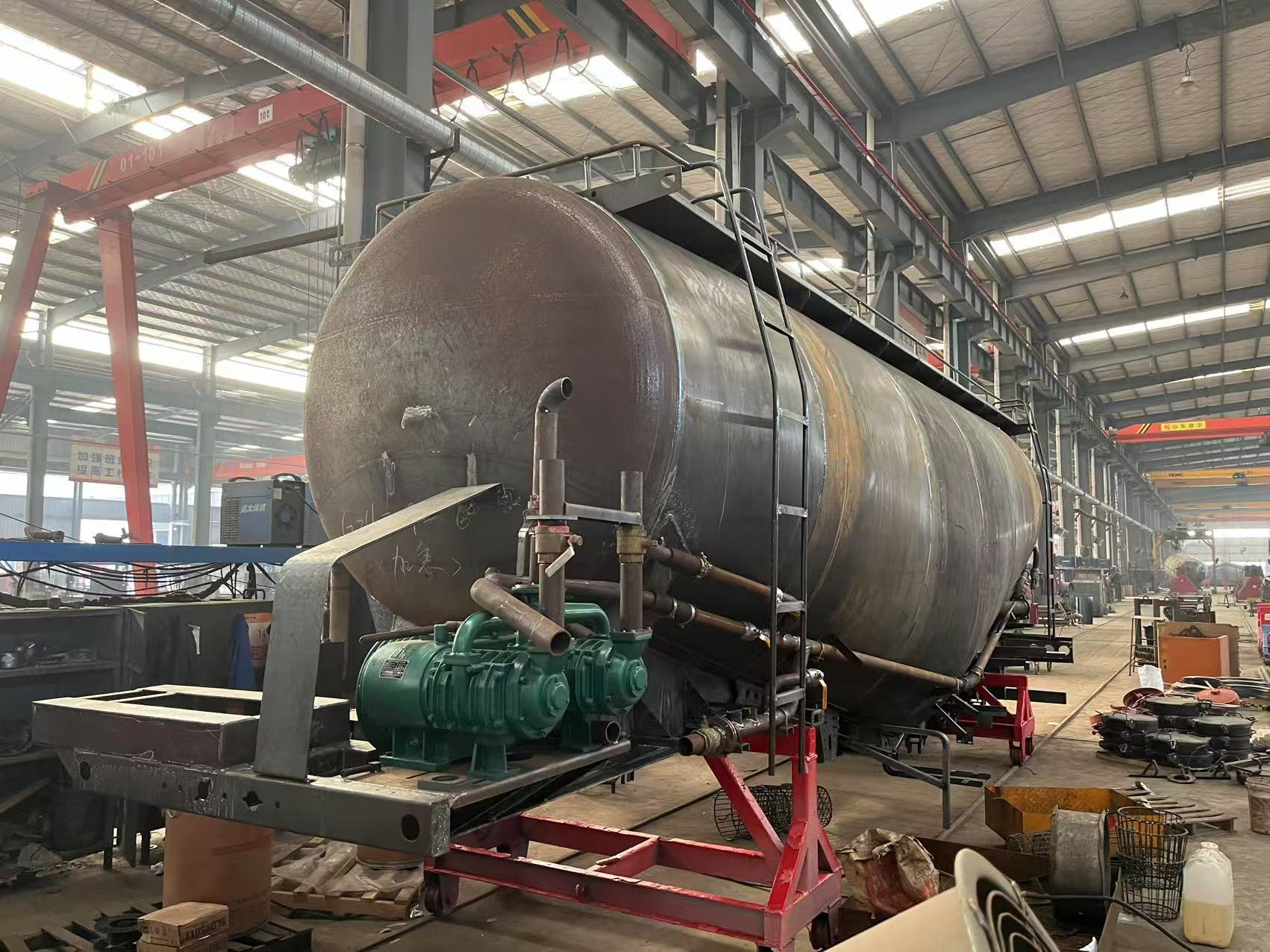 Selling 50 Cubic Meters of Bulk Cement Tanks, Dry Mixed Mortar Tanks, Powder Tank Trucks, Foreign Trade Export Cement Tank Trucks, Powder Tanks