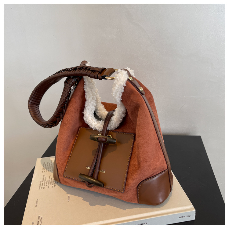 Autumn and winter frosted bag large capacity 2021 new fashion plush messenger bag retro oneshoulder bucket bagpicture3