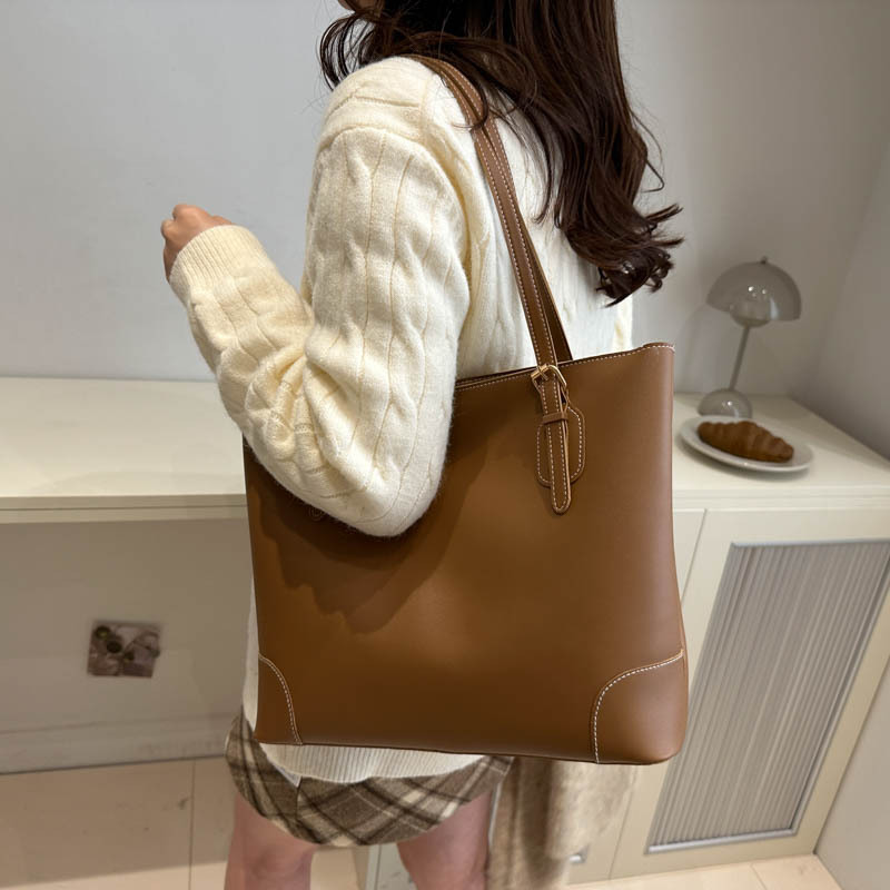 Alta sensación de gran capacidad bolso de mano 2024 otoño y invierno nuevo estilo versátil bolso de hombro de viaje al trabajo bolso especial