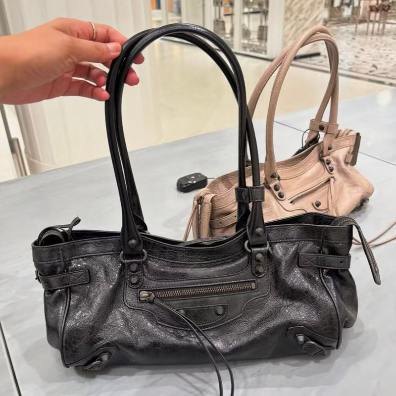Paris High Version Le City Horizontal Motorcycle Bag Retro Sexy Rivet Bag High-End Cowhide Armpit Bag