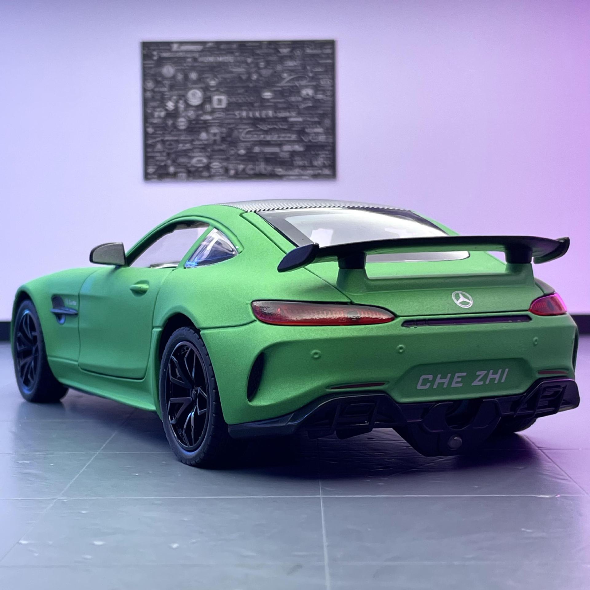 Modelo de coche de aleación de coche AMG1:24 Big Ben GTR Tire hacia atrás con el sonido del aerosol y la luz del juguete del muchacho modelo de coche adornos