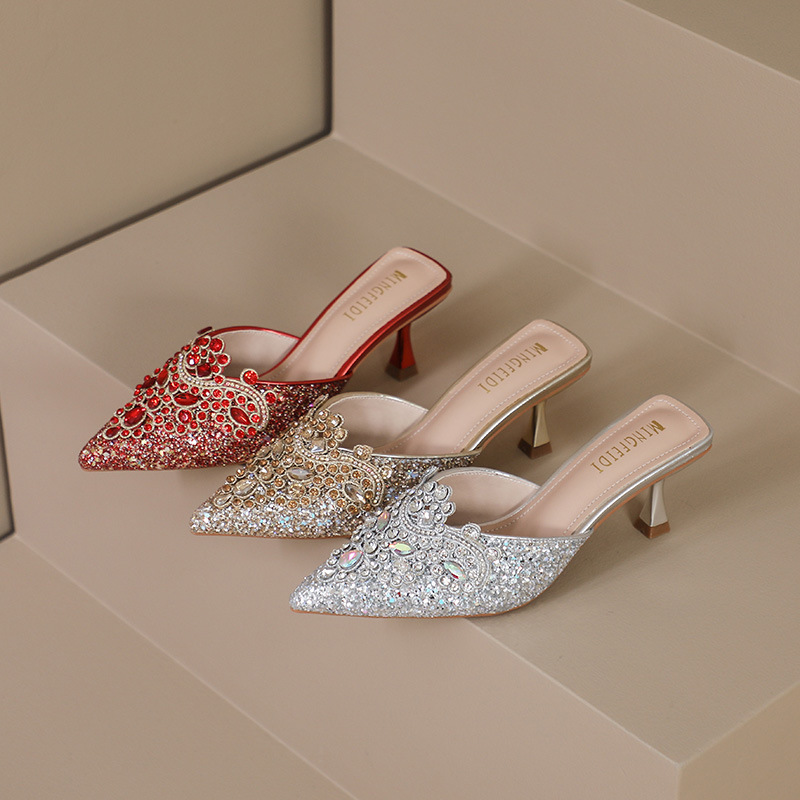 2024 verano nuevo estilo red red diamond medio zapatillas zapatillas de tacón frío zapatillas de tacón alto zapatillas de mujer ropa exterior de moda tacones delgados punta