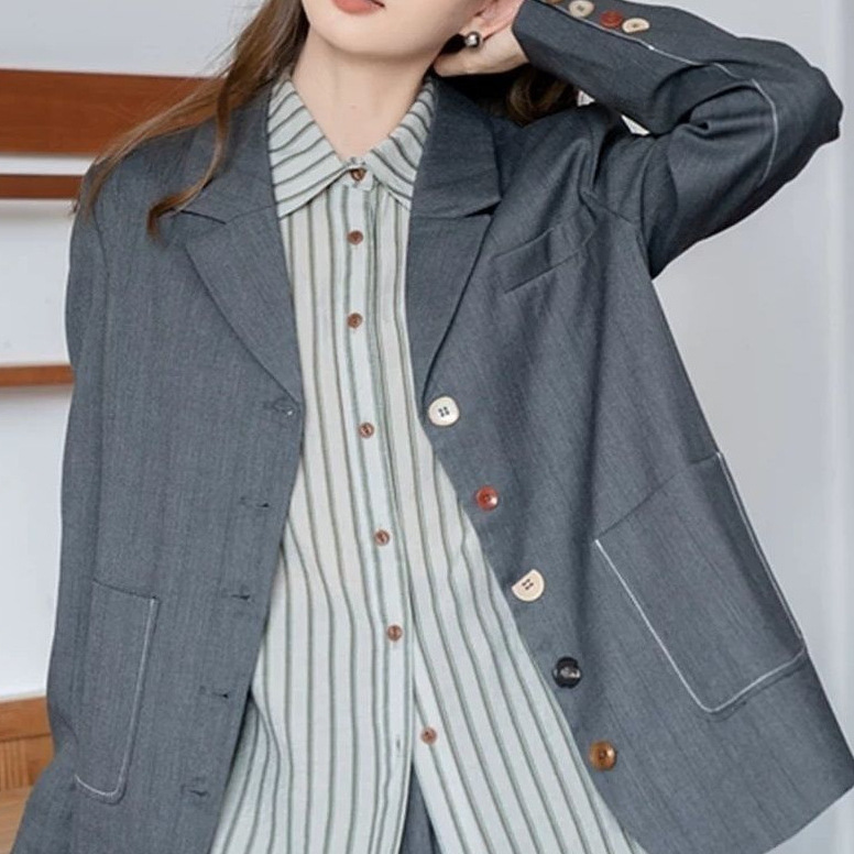 Designed Colorfulful Special-Shaped Button Small Suit Jacket for Women, Spring & Fall Fashion, Versatile Casual Korean Retro Suit Top