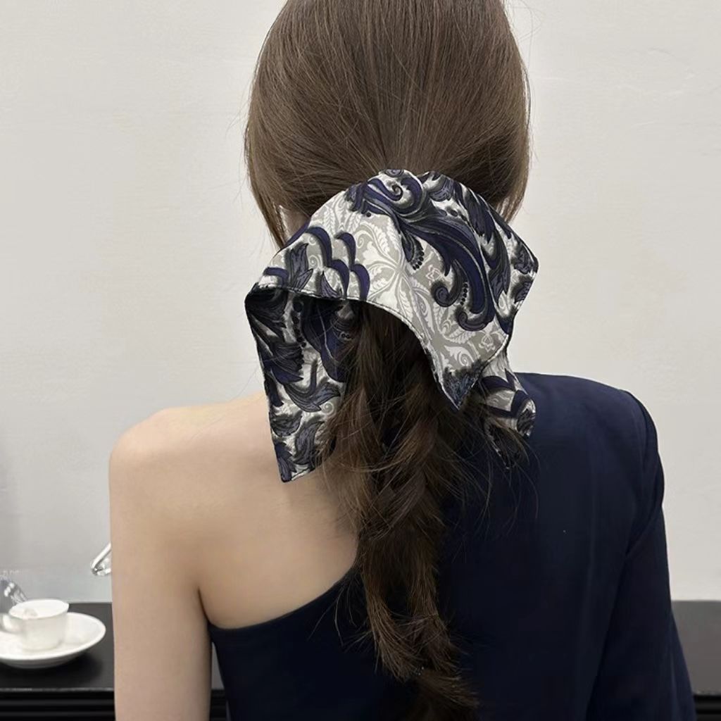 Scrunchie con stampa totem elegante accessorio capelli fiore_voghion.com