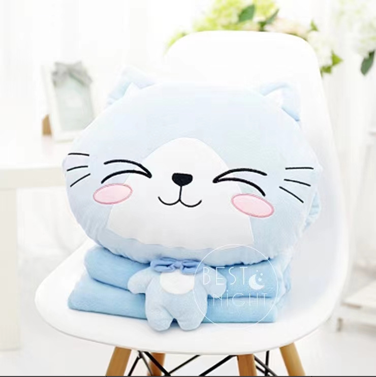 파란 눈을 가늘게 뜨고 있는 고양이 40cm