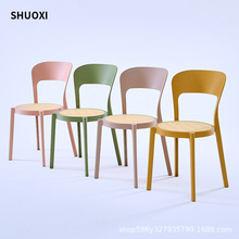 北欧简约ins塑料椅子现代创意家用餐厅餐椅网红休闲藤编靠背凳子