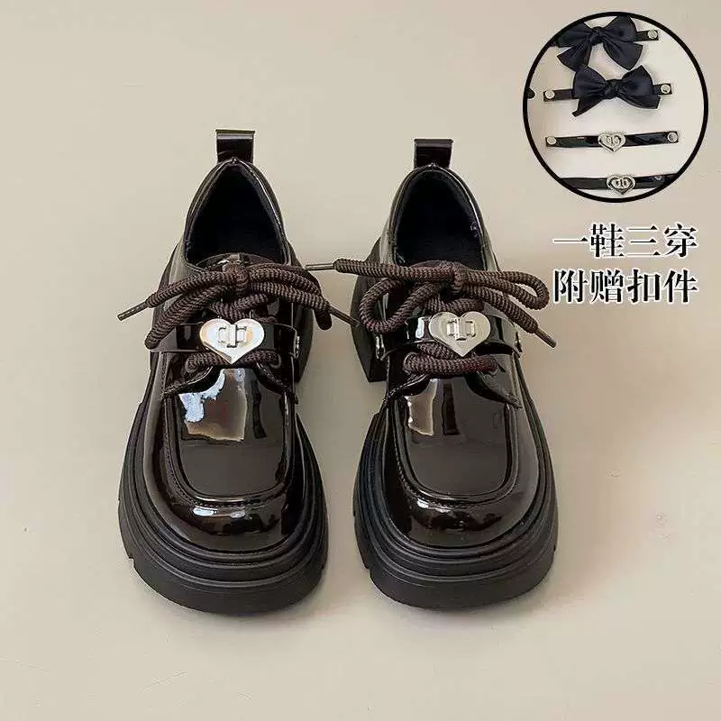 Одна обувь, три маленьких кожаных туфли на шнуровке для женщин, новые лоферы весны и осени 2025 года, милые и крутые туфли из лакированной кожи на толстой подошве.